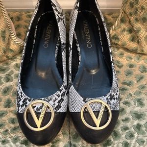Valentino Calliope Flat in Black and White Snakeskin pattern, EUC Size 8